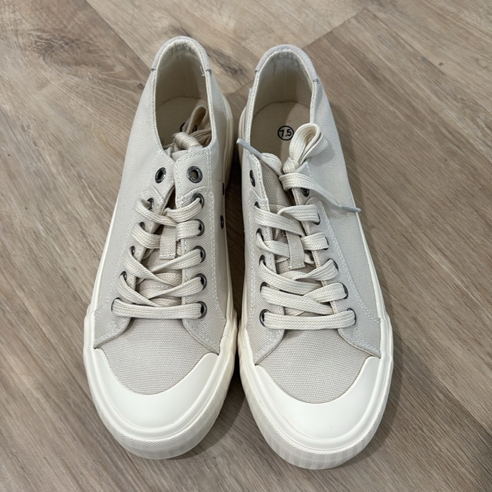 NEW Women’s Rocjest Lace Up Canvas Sneakers - Picture 2 of 5